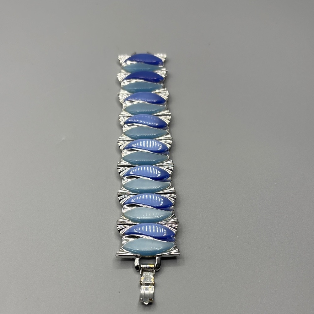 Pretty Vintage Opaque Blues Thermoset Bracelet  JP239 - Picture 5 of 10